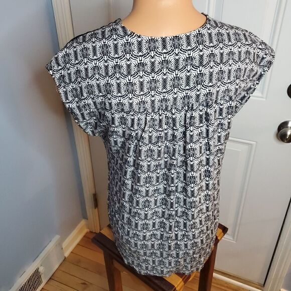 Max Studio geometric print draped blouse S - Picture 5 of 8